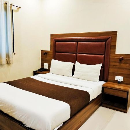 Hotel Avion Palace Мумбай Екстериор снимка