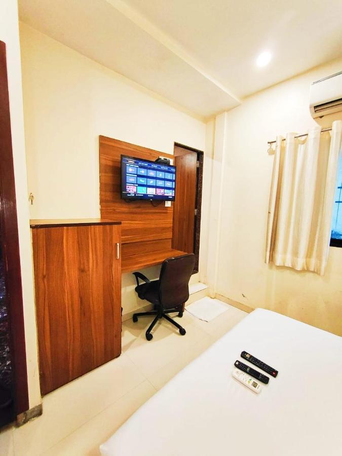 Hotel Avion Palace Мумбай Екстериор снимка